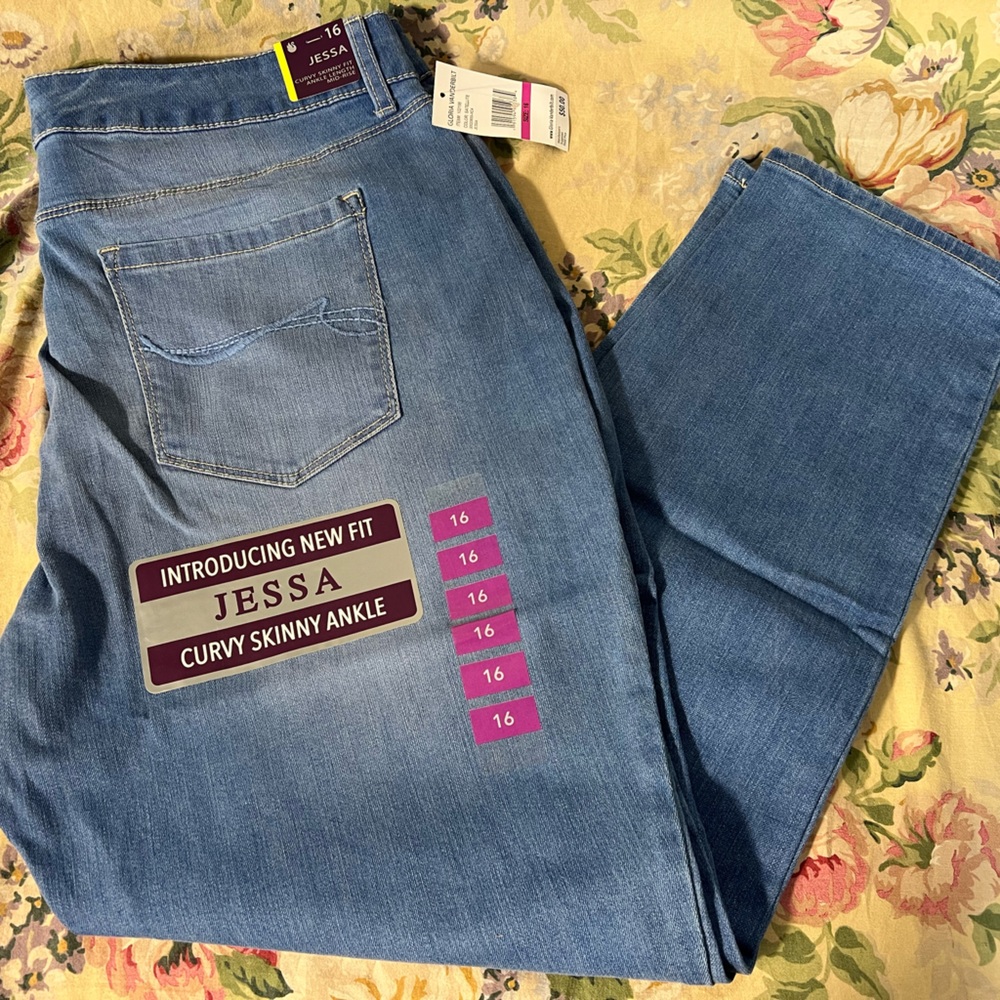 Gloria Vanderbilt Jesse Curvy Skinny Jeans